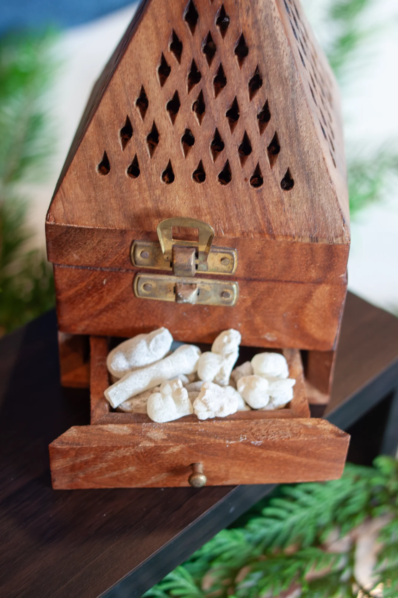 Traditional frankincense burner